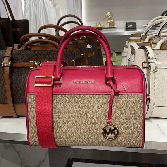 Michael Kors med Duffel Travel - Leather/Coated
Carmine Pink 
MD DUFFLES
NWT - Picture 2 of 16